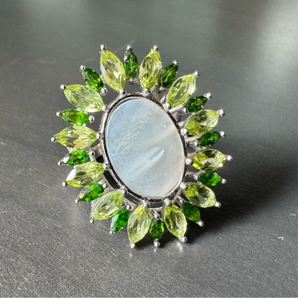 “Sunburst” Mother of Pearl & Peridot Ring - Picture 8 of 8